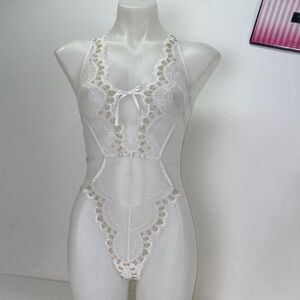 🔥Victoria's Secret White Lace Chemise Teddy lingerie Sz Small NWT